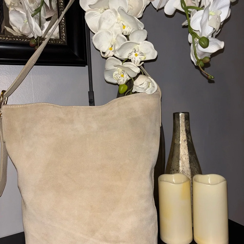 Elegant Cream Suede Tote Bag - Picture 2 of 10
